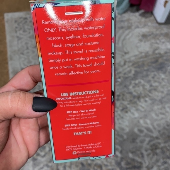 2 erase makeup towels NEW one regular one‎ travel sized makeup remover - Picture 3 of 3